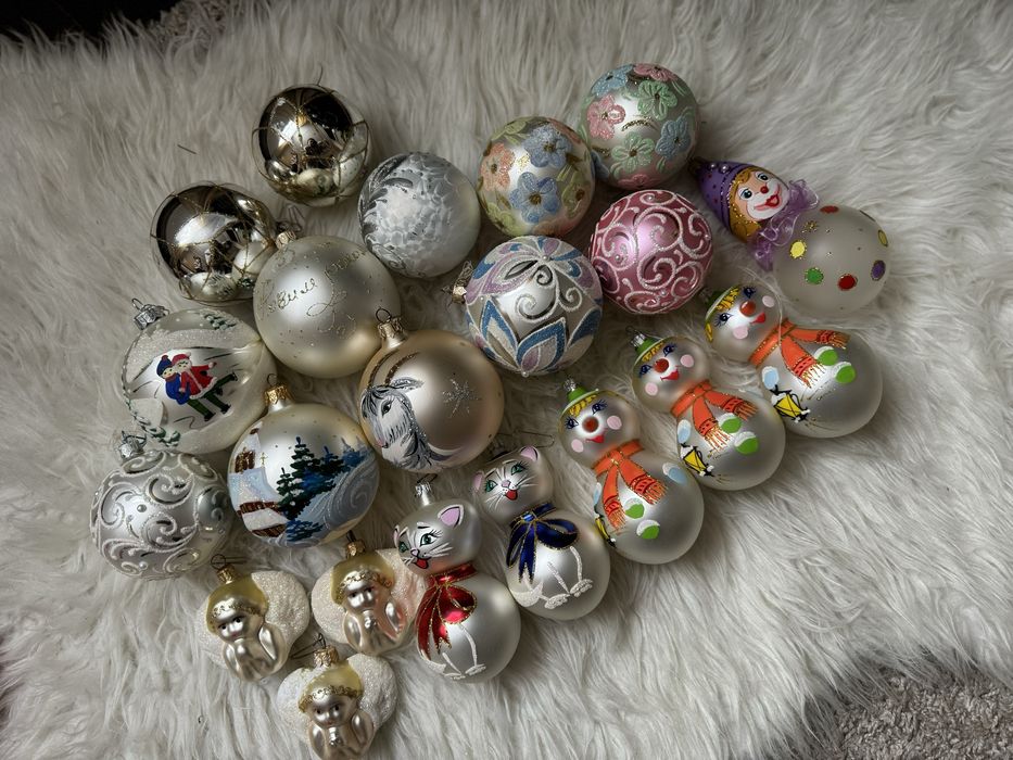 Новорічні іграшки на ялинку