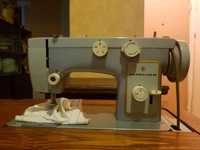 Швейная машина "Чайка-142М" с тумбой