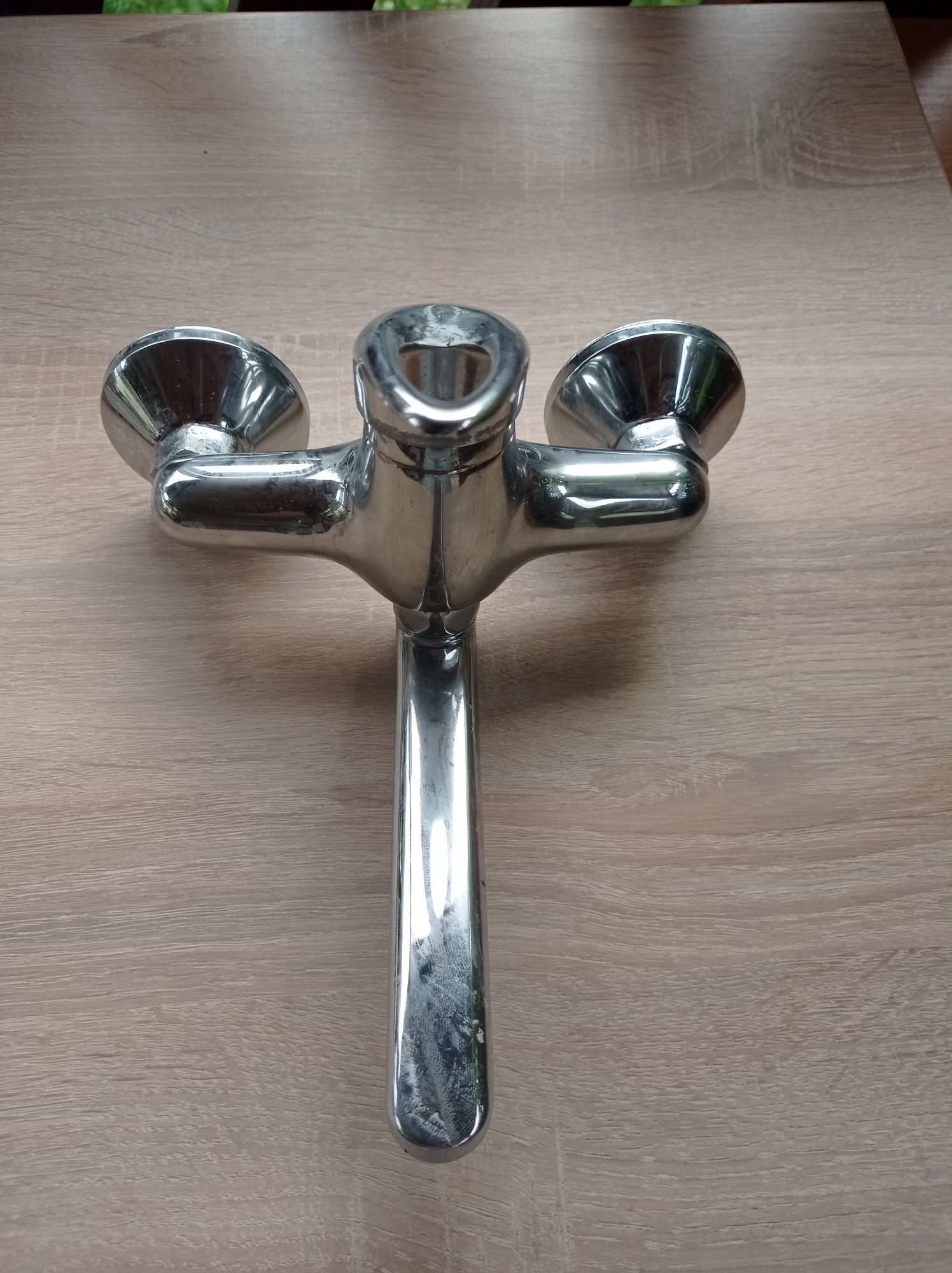 Bateria umywalkowa na krzywkach