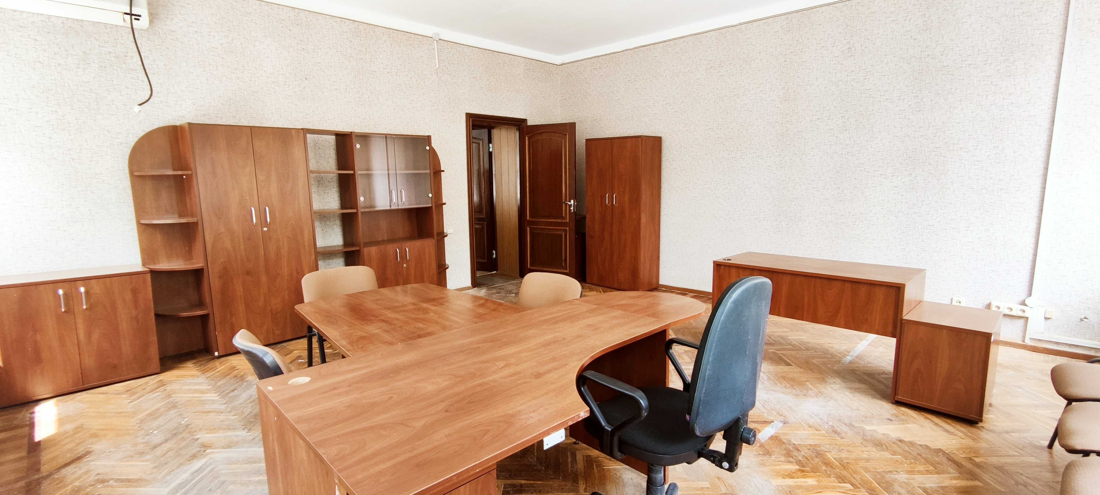 Бізнес центр з бомбосховищем 1800м2