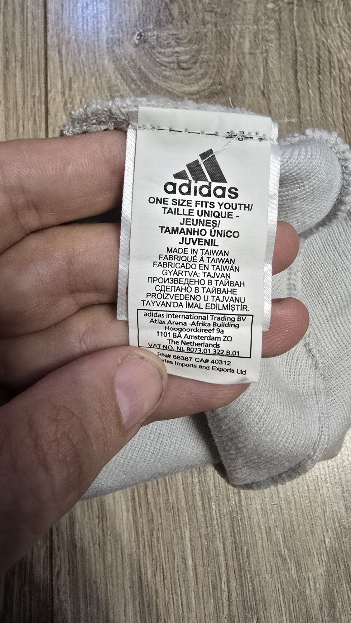 Продам тренувальну шапку Adidas Real Madrid