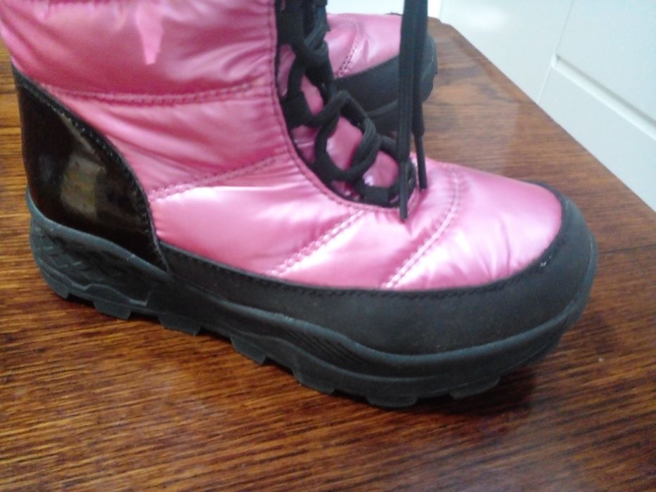 Сапожки на дівчинку рожеві 32розмір ..ідеальні