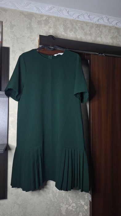 Гарна зелена стильна сукня zara