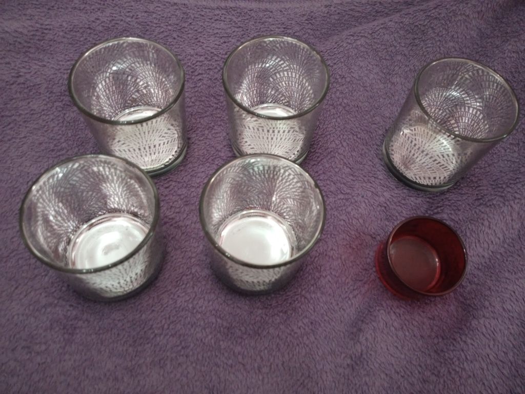 Komplet 5 świeczników szklanych w srebrne wzorki