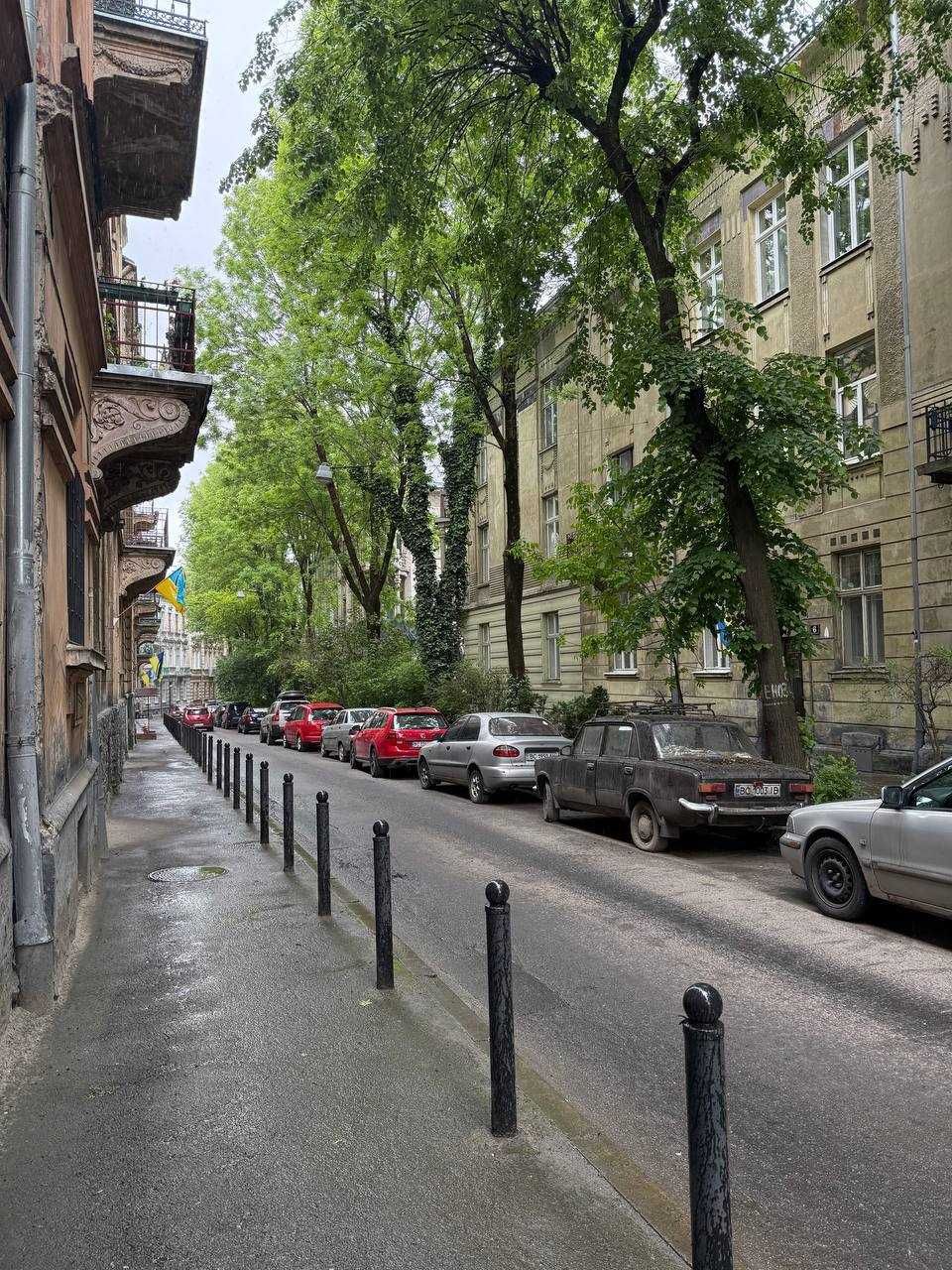 Продаж 1 кімнатної квартири + кабінет вул. Донцова (центр)