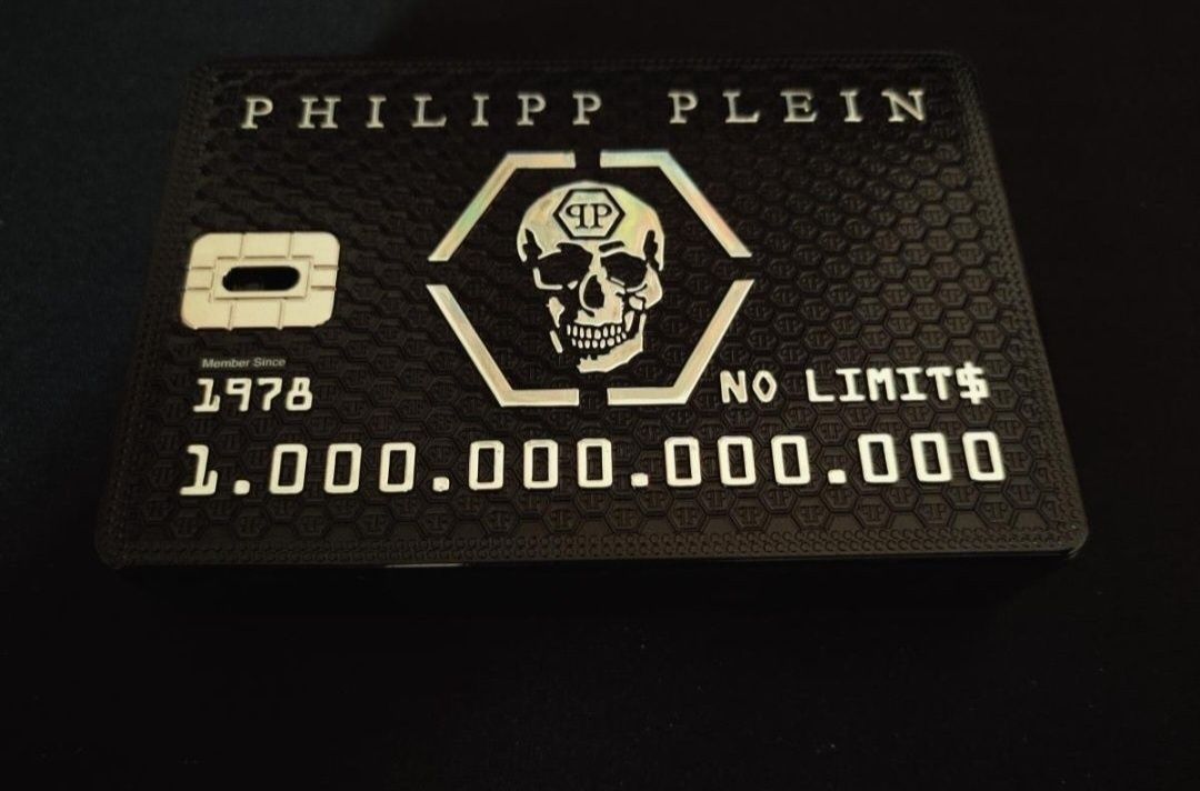 На полочку с книгами Philipp Plein