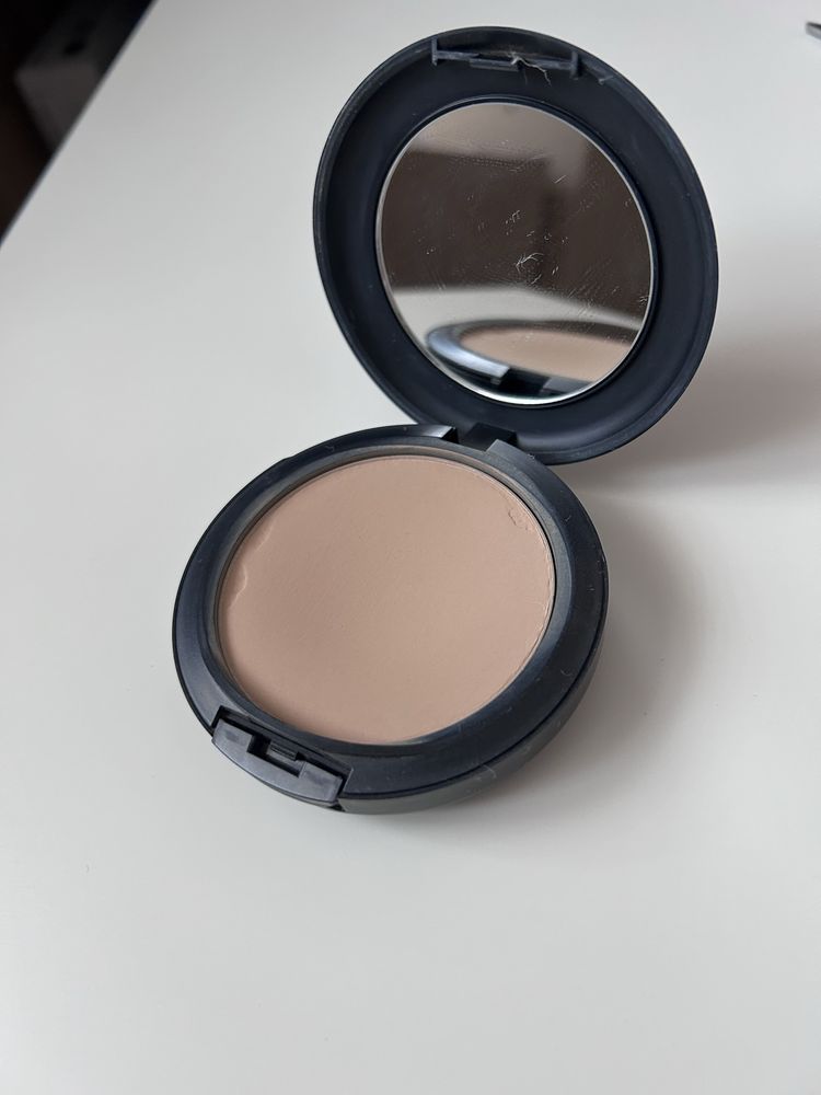 podkład puder Mac Studio Fix Powder plus Foundation odcień NC35