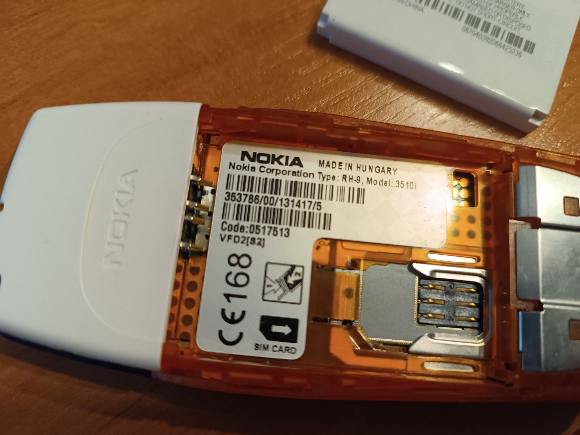 Nokia 3510i pokrowiec , ładowarka ,drugi panel