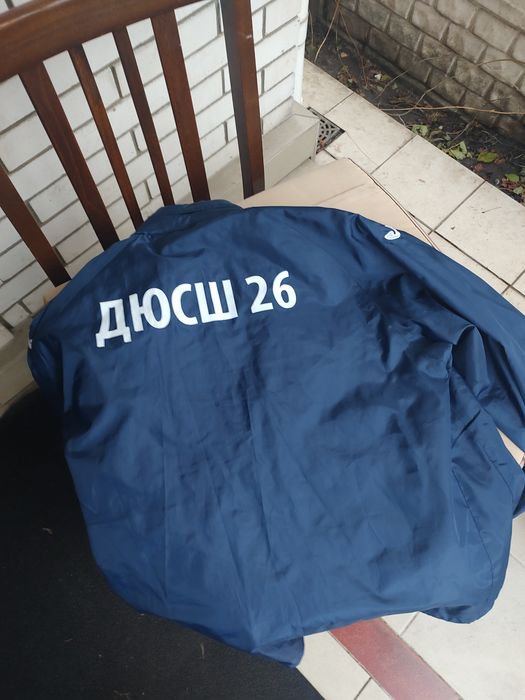 Продам фірмову Вітровку JOMA