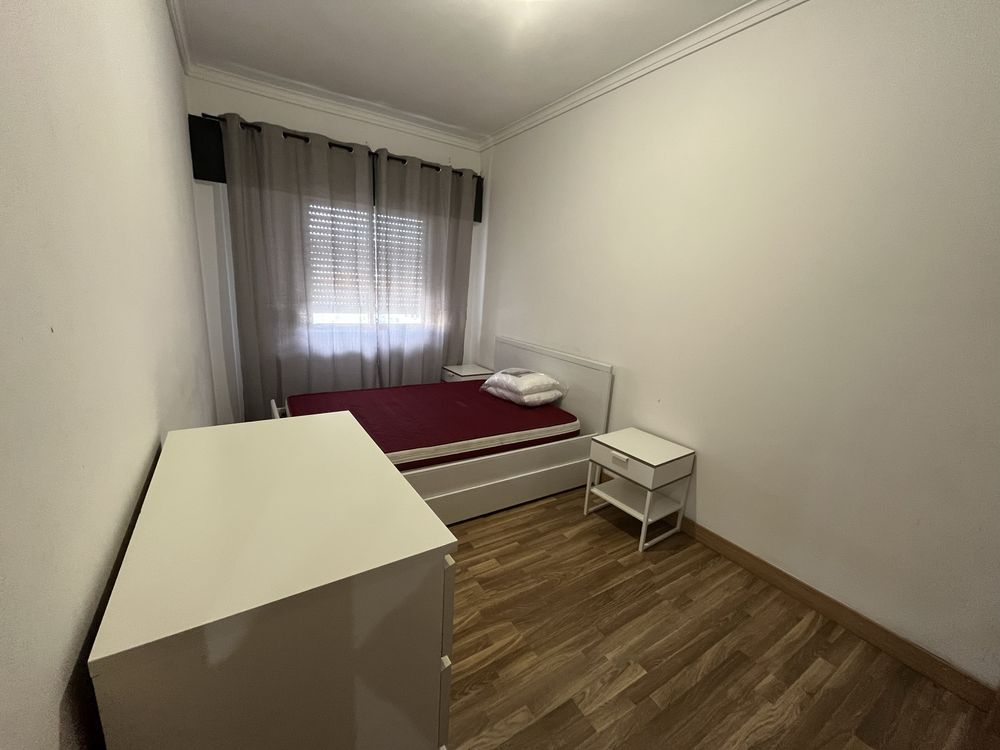 Alugo quarto para casal