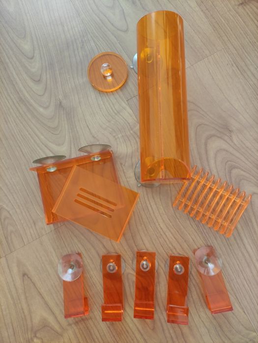 Conjunto de acessórios para casa de banho.