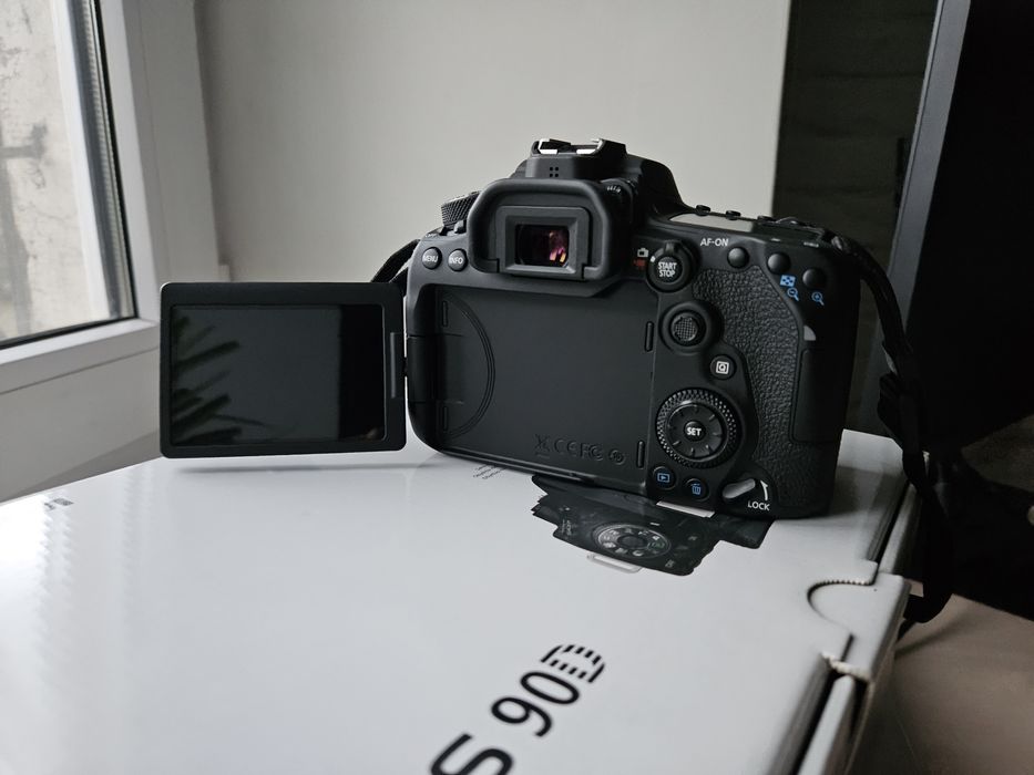 Фотоапарат Canon 90D Body