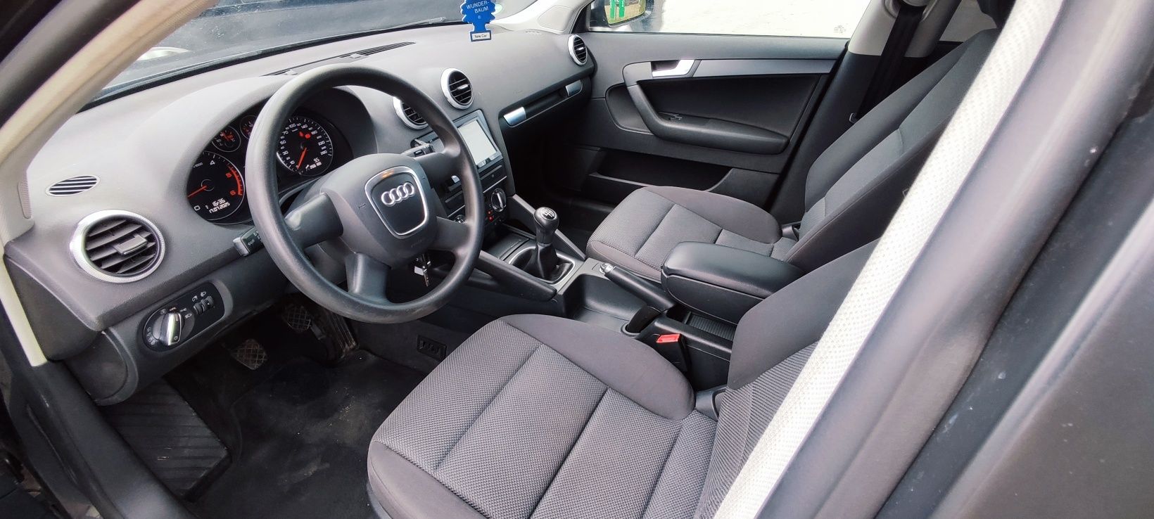 Audi A3 sportback FL 2.0 TDI CR Radio JVC hak