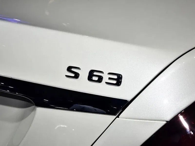 Шильдик S63 на кришку багажника надпис