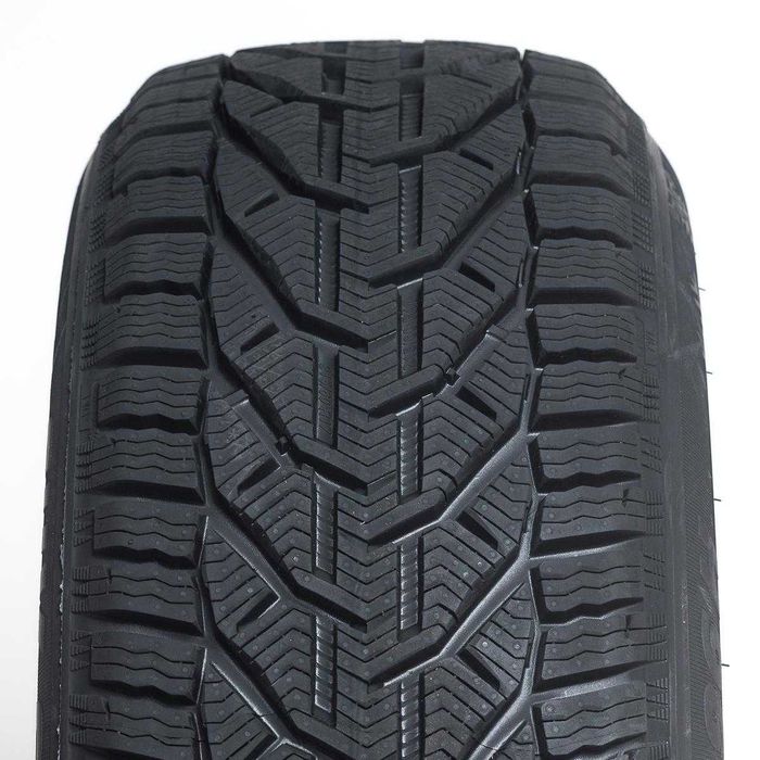 Opona Zimowa 225/45R17 Kormoran SNOW NOWA