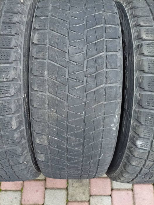 Продам зимову гуму Bridgestone 215/65 R17
В гарному стані. Ціна догові