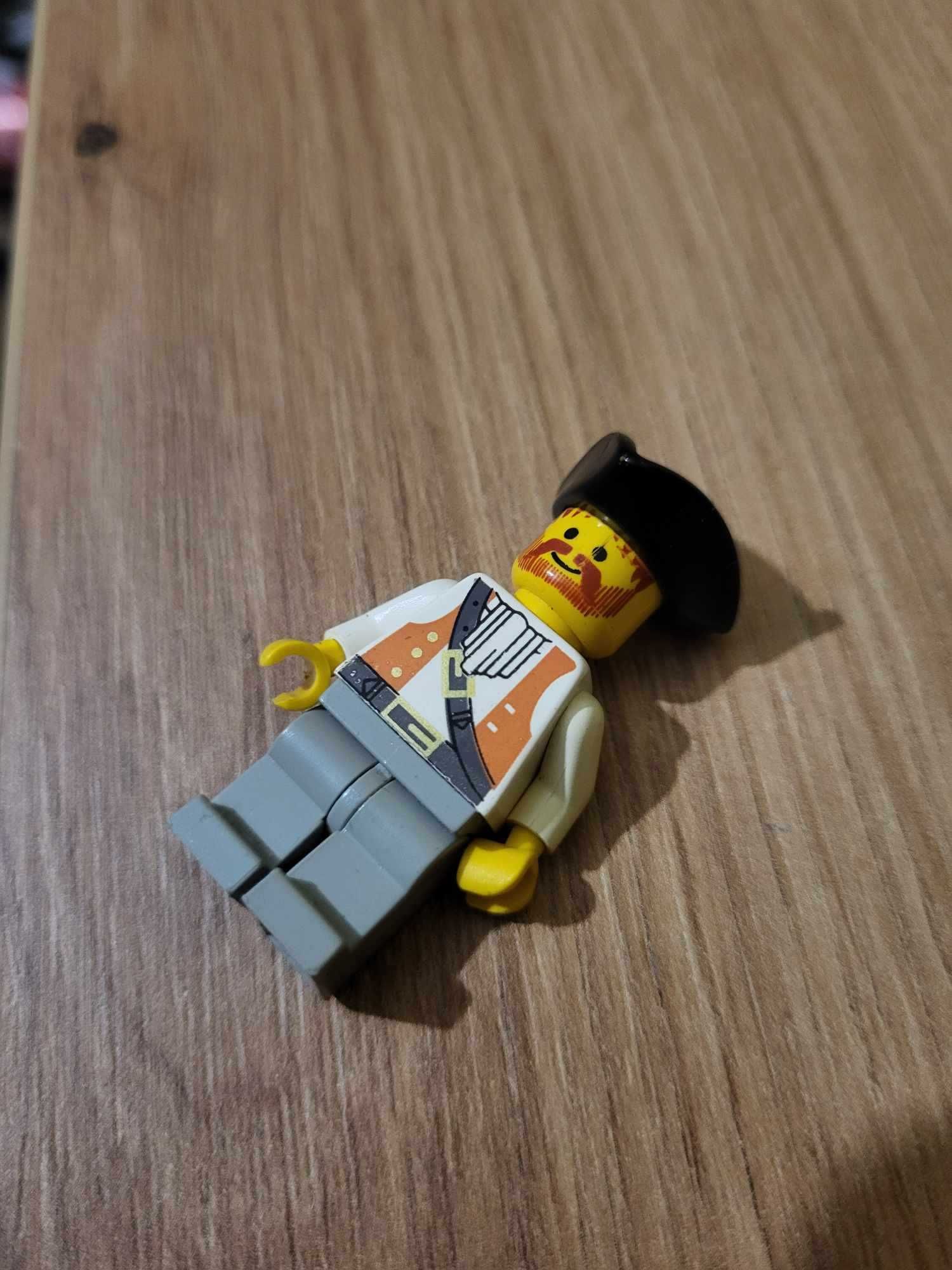 Lego Figurka pirat kupiec pi053