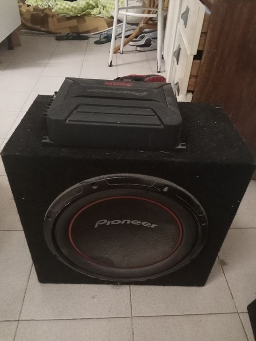 Caixa de som em ótimo estado