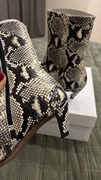 Ботільони Arket snake print