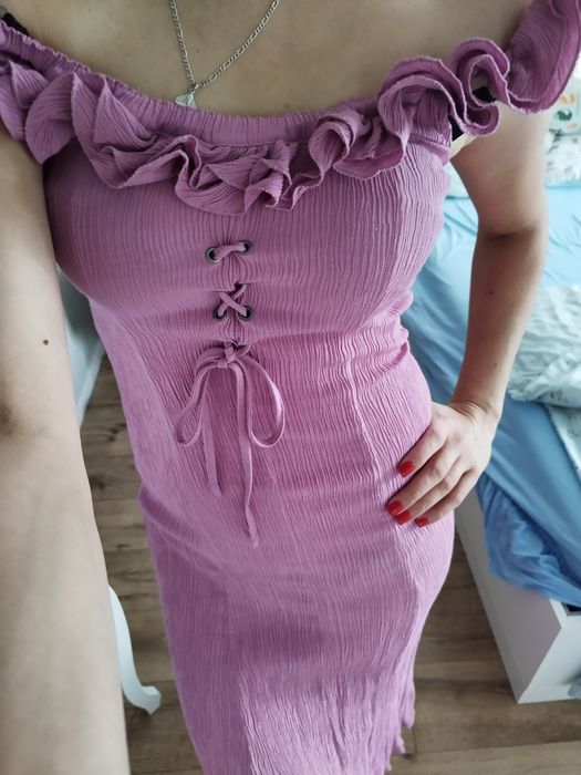 Piękna liliowa sukienka na wesele