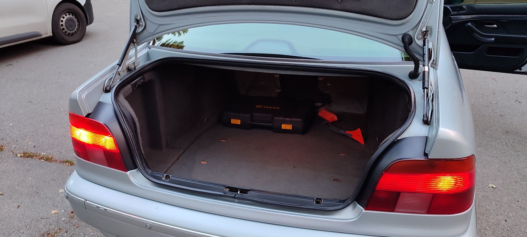 BMW e39 525 tds продам