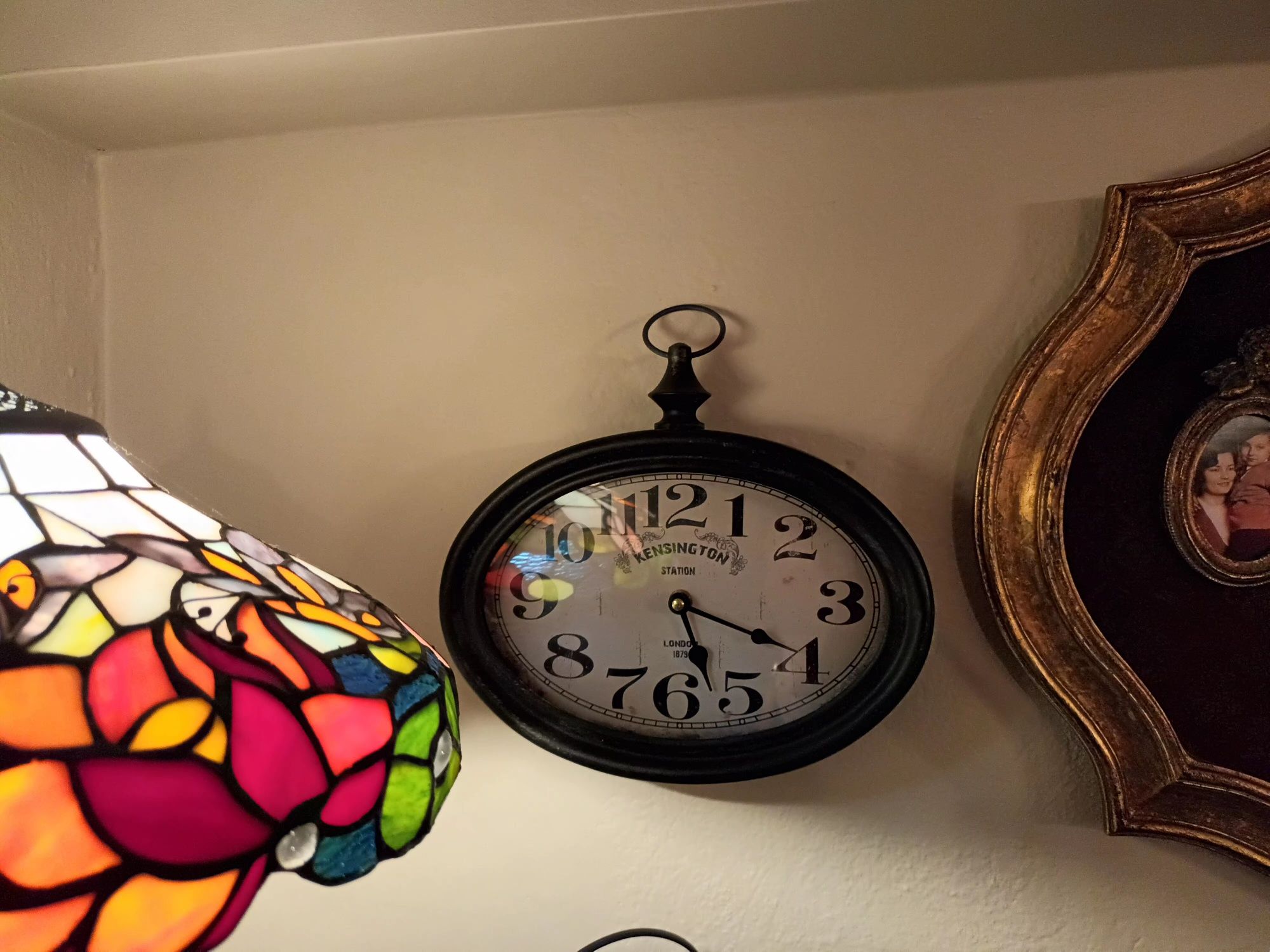 Metalowy zegar w kolorze wenge postarzany