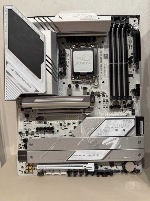 ASUS ROG STRIX Z890-A Gaming wi-fi