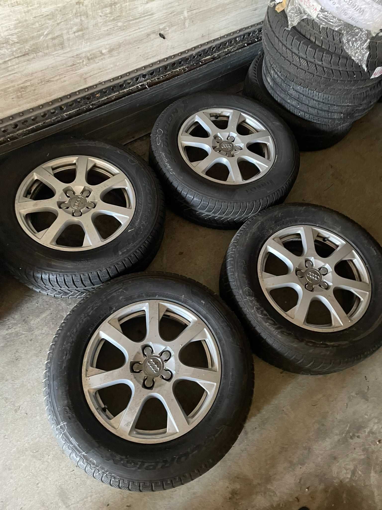 Alufelgi 17" Audi Q5, Volkswagen z oponami zimowymi Pirelli.