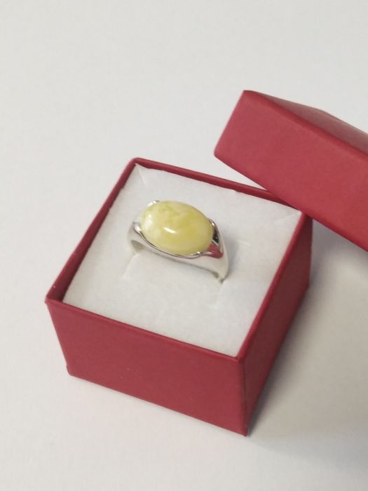 Srebrny pierścionek z mlecznym bursztynem, srebro 925, rozm. 15