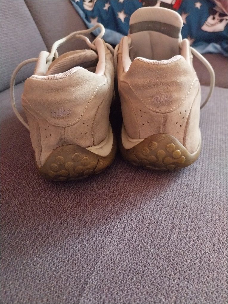 Zamszowe męskie buty nike