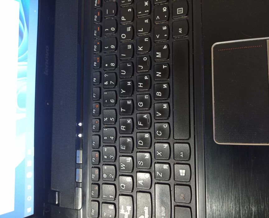 Ноутбук Lenovo G560 /15.6"/ Intel i5-560M (2 (4) 2.67 - 3.2GHz)