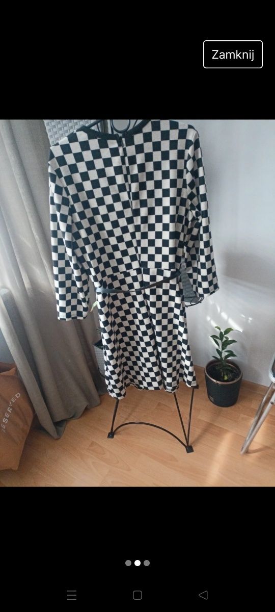 Sukienka w mini szachownicę