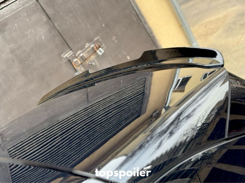 Спойлер багажника накладка лип сабля Volkswagen ID.4 стиль M4 (чорний)