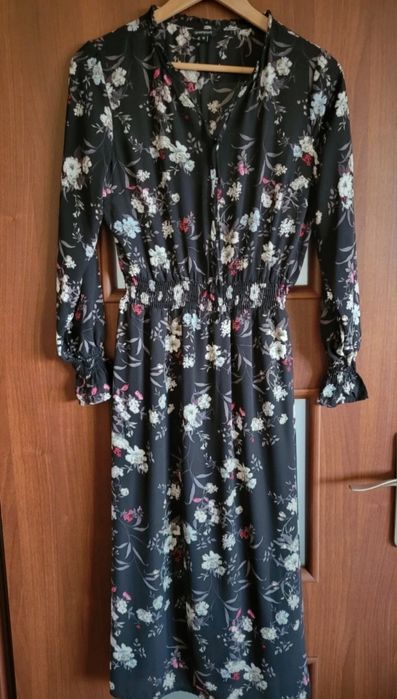 Sukienka midi na jesień w kwiaty