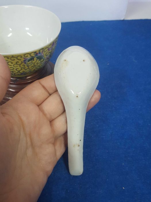 Antiga taça em porcelana chinesa + colher de exportação