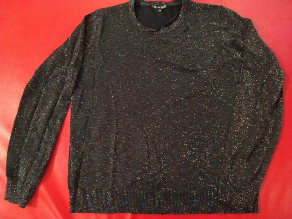 Błyszczacy sweter damski