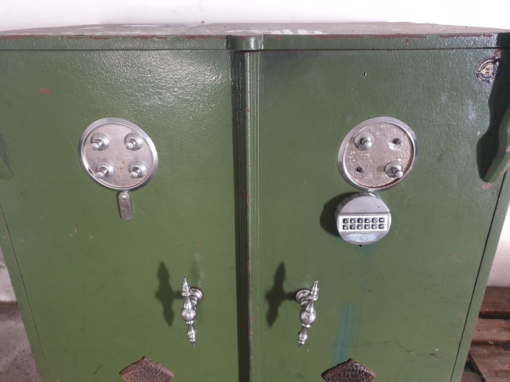 Cofre em ferro forjado monobloco