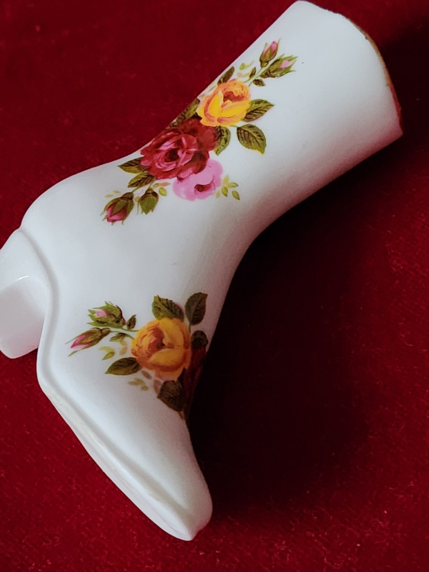 Figurki But ,Łabedz recz.malowane porcelana bone syg . angielska
