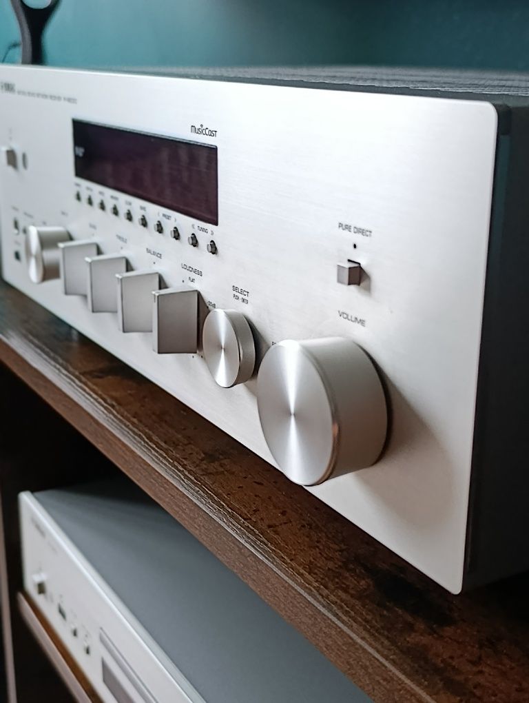 Yamaha R-N 803D amplituner