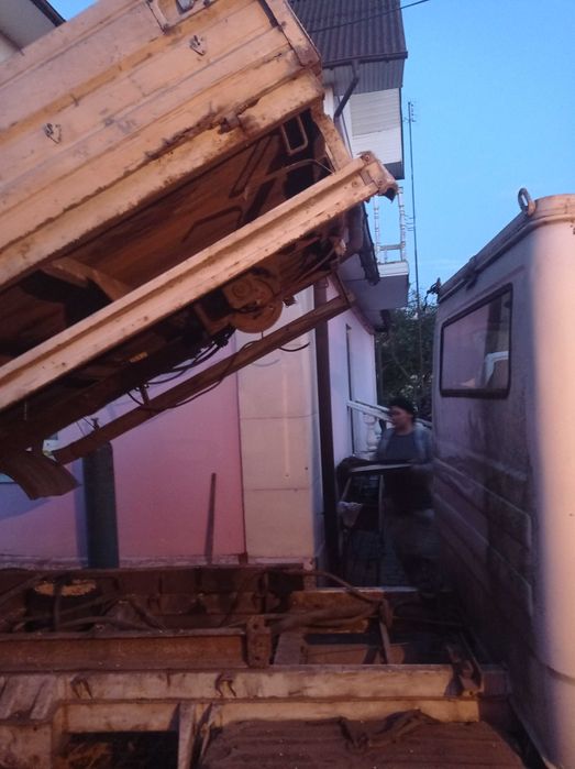 Мерседес 410 .2.9 самоскид евакуатор.