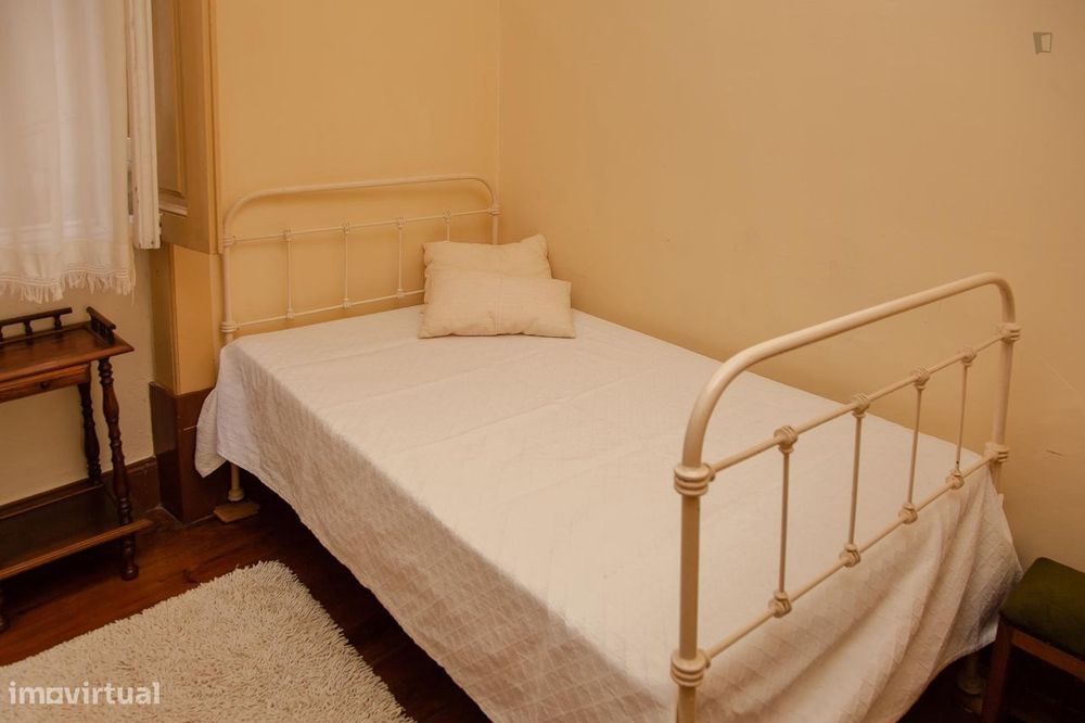 32461 - Quarto bastante agradável com cama de...