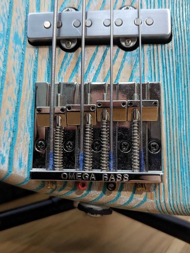Jazz Bass Custom, Gitara Basowa