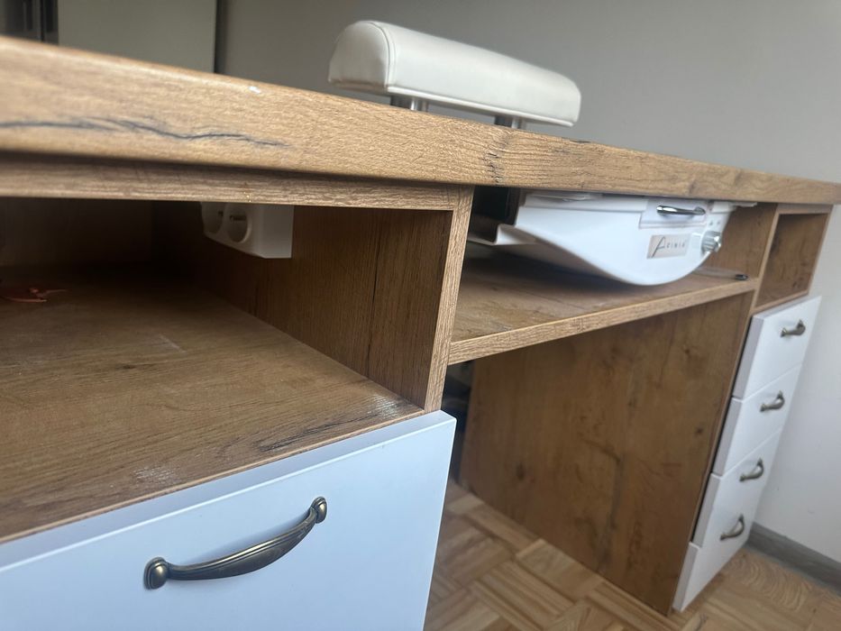 Biurko kosmetyczne z pochłaniaczem Afinia, 990zl