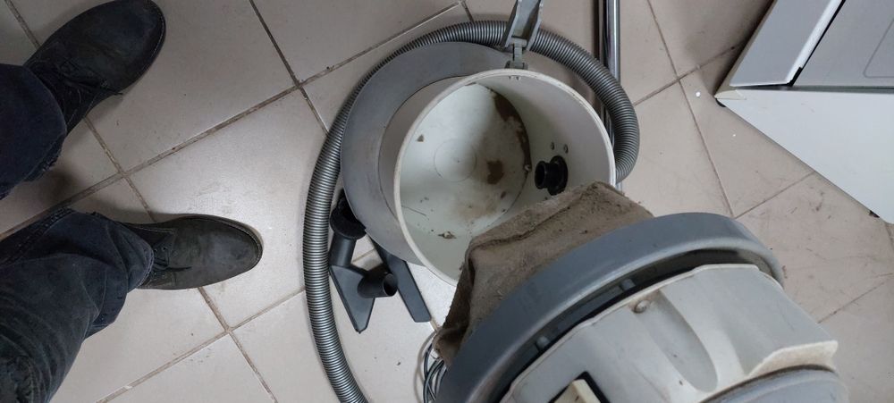 Продам итальянский  очень мощный хороший пылесос