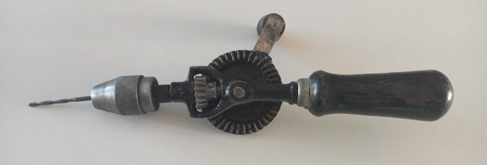 wiertarka ręczna z wiertłem drewniana rękojeść 28 cm