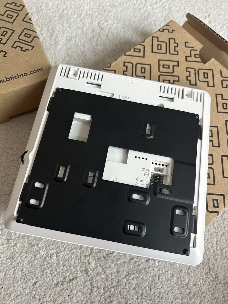 Wideodomofon glosnomówiacy LED Panel video nowy biały Bticino 344652