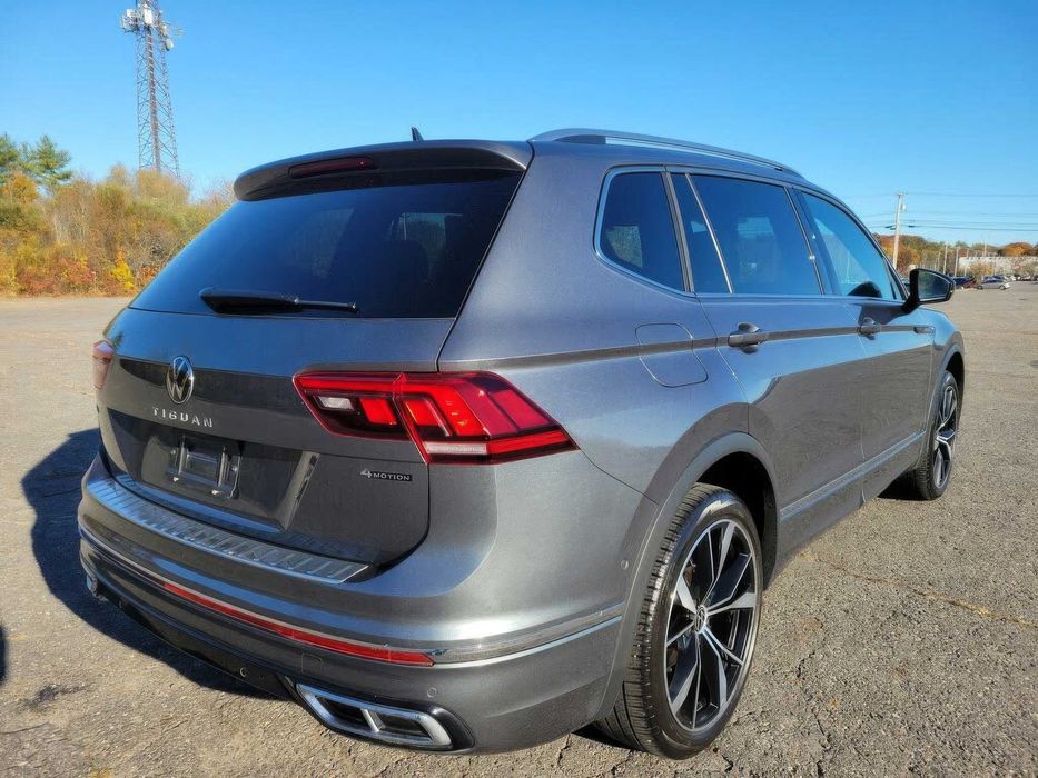 Volkswagen Tiguan SEL R-Line 4Motion      2024