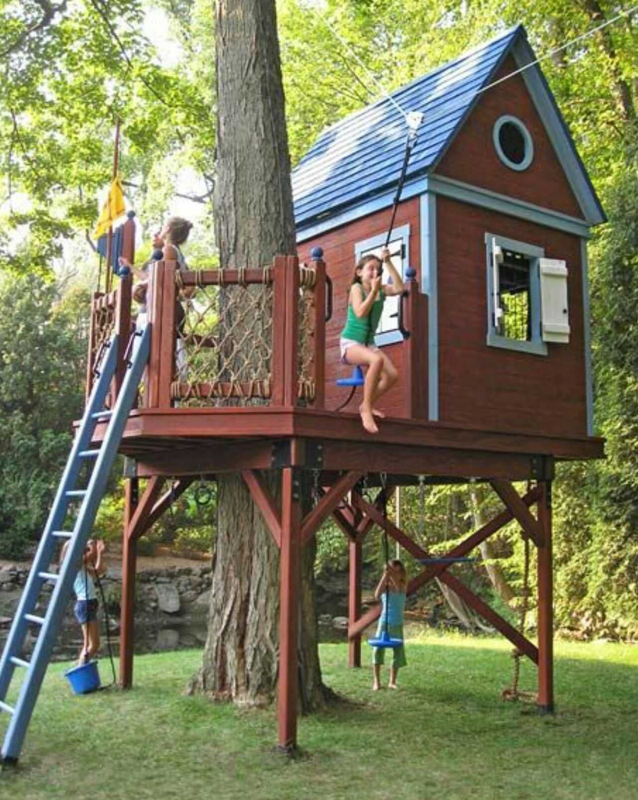 Domek na drzewie, domek dla dzieci, plac zabaw. Unikalny projekt
