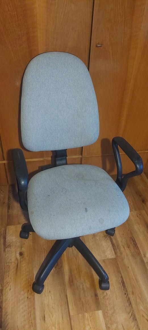 Tanio fotel obrotowy