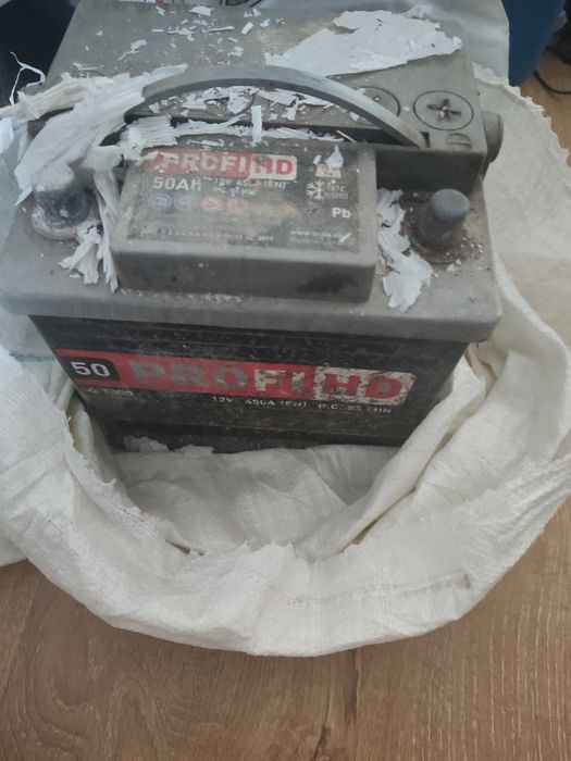 Нерабочий аккумулятор автомобильный 50Ah 12V